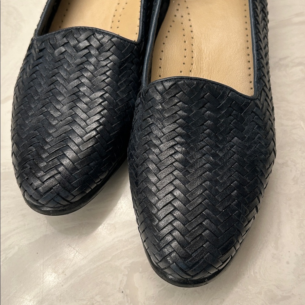 Trotters navy blue leather slip on shoes. Worn a few times. - Picture 2 of 6